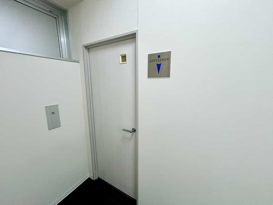 【男性用お手洗い入口】