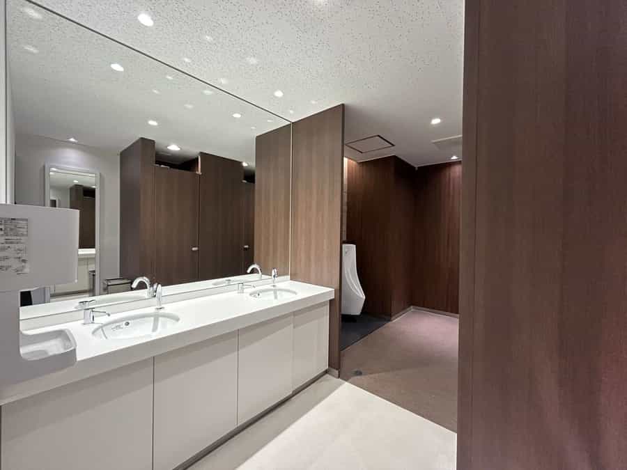 【男性トイレ：小便器２/個室２】 - EDGE名駅 Meeting Room 1の写真