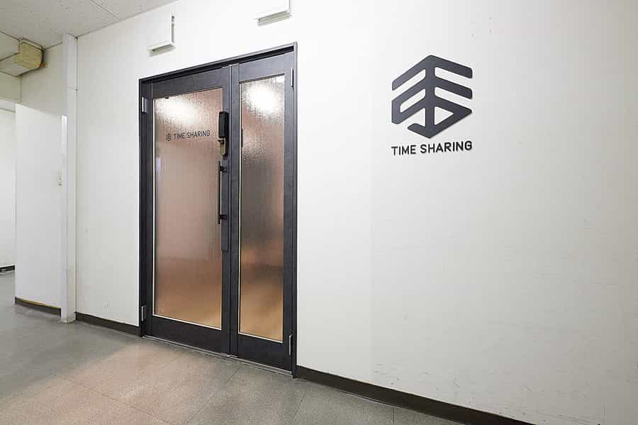 会場入口 - TIME SHARING 渋谷青山通り2Fの写真