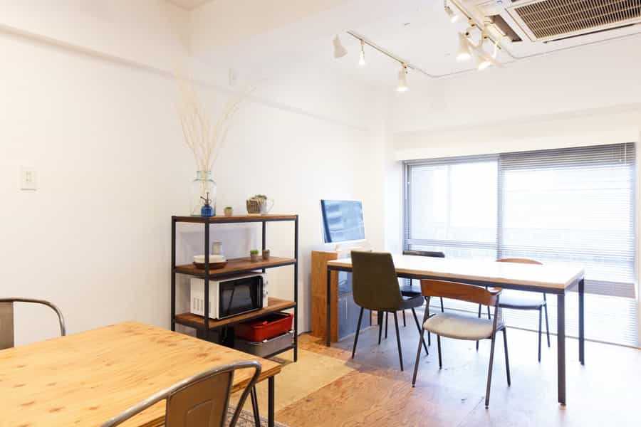 大きな窓から自然光が差し込みます☆ - GOBLIN.原宿店-GALLERY B-の写真