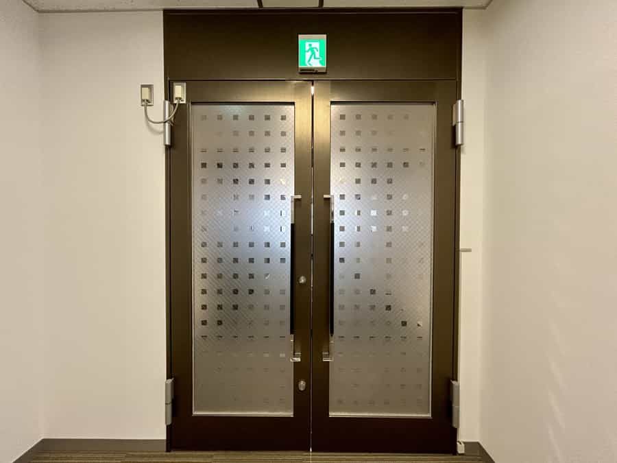 【オートロックのため、一時退出時は必ずカードキーをお持ちください】