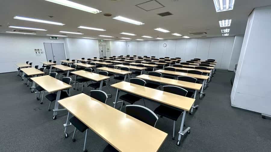 【スクール形式で72名~108名着席可能です!】