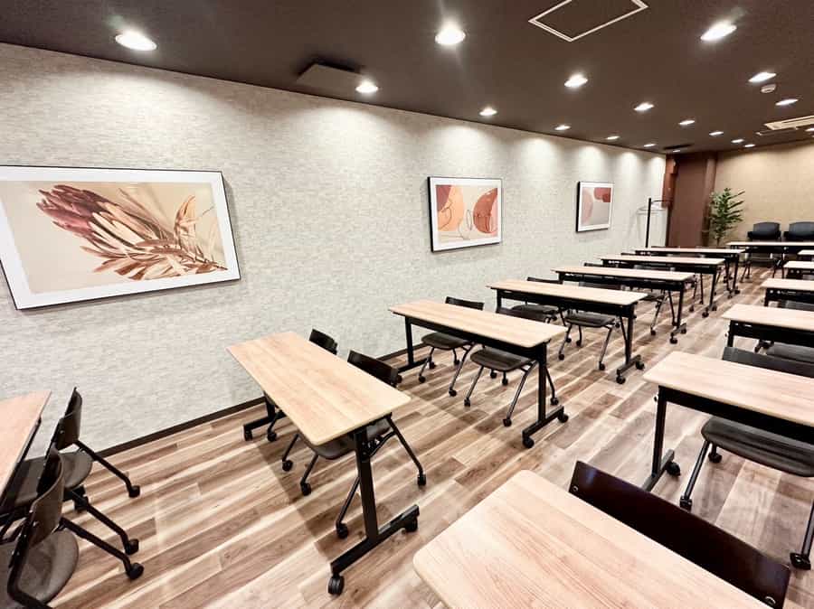 【壁のアートやおしゃれなライトがあり、まるでカフェのようなおしゃれな雰囲気♪】 - TIME SHARING 竹橋 廣瀬第2ビル B1Fの写真