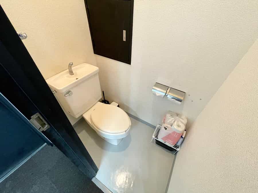 【男女共用トイレが1つです】 - TIME SHARING 水道橋 三崎町TSビル 5Fの写真