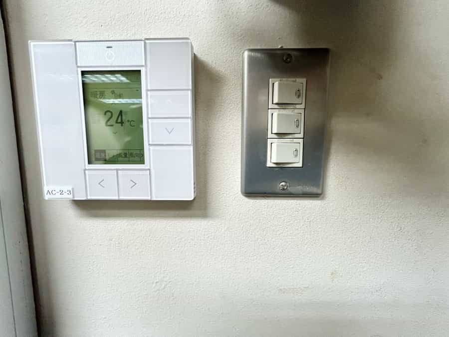 【電気・空調スイッチ】- 東京YWCA(御茶ノ水)貸し会議室 215室 -