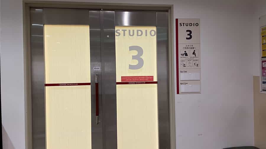 【扉横の『次のレッスンは』の下にプレートを設置してください】