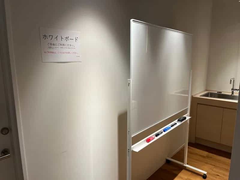 【※ホワイトボードは共用です。ご使用後は元の場所までお戻しください】 - Sprout Muse 会議室G(スプラウトミューズ)の写真