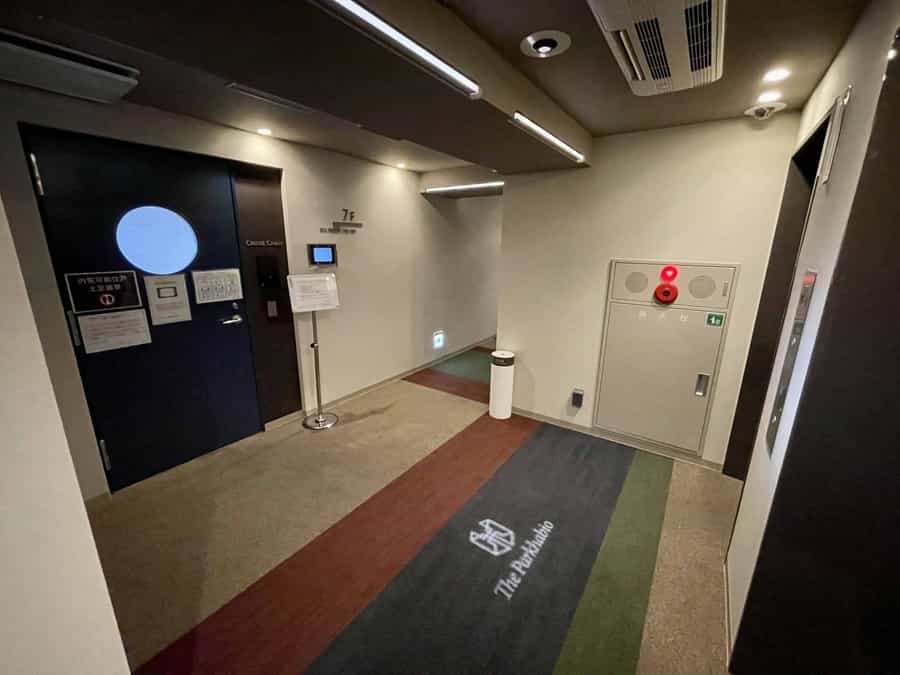 【エレベーターで7階まで上がり、目の前の「CRUISE CABIN」が当スペースです】 - ザ・パークハビオ新宿 屋上スペースの写真