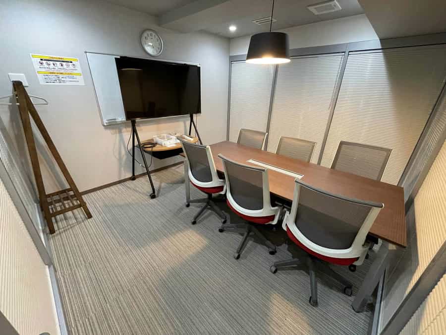 【新横浜駅より徒歩5分！好立地な会議室です♪】 - TIME SHARING ビステーション新横浜 ミーティングルームの写真