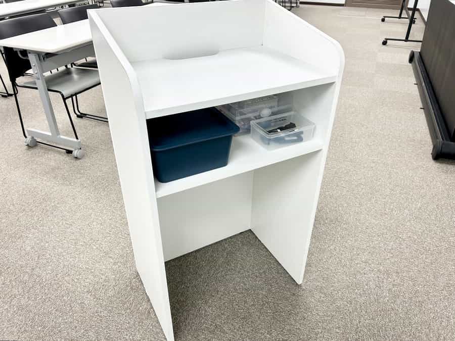 【HDMI変換器や延長コードなどの備品は司会台に設置しています】 - TIME SHARING 竹橋 廣瀬第3ビル 3Fの写真
