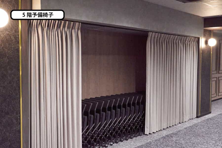 【スペース後方カーテン裏に予備椅子がございます】- TIME SHARING 新橋駅前5F(銀座口) の写真