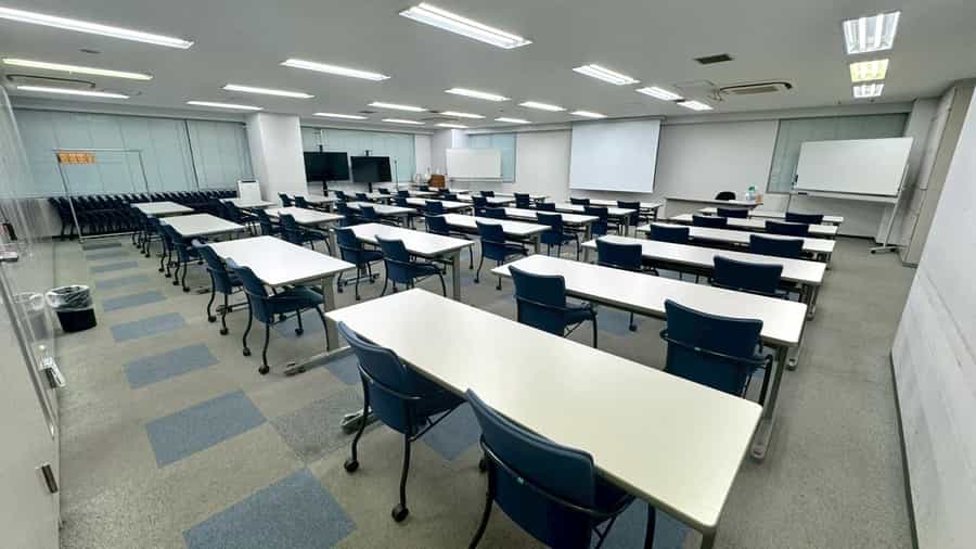 【ホワイトボード、演台、OAタップ、Wi-Fiは無料でご利用可能です!】