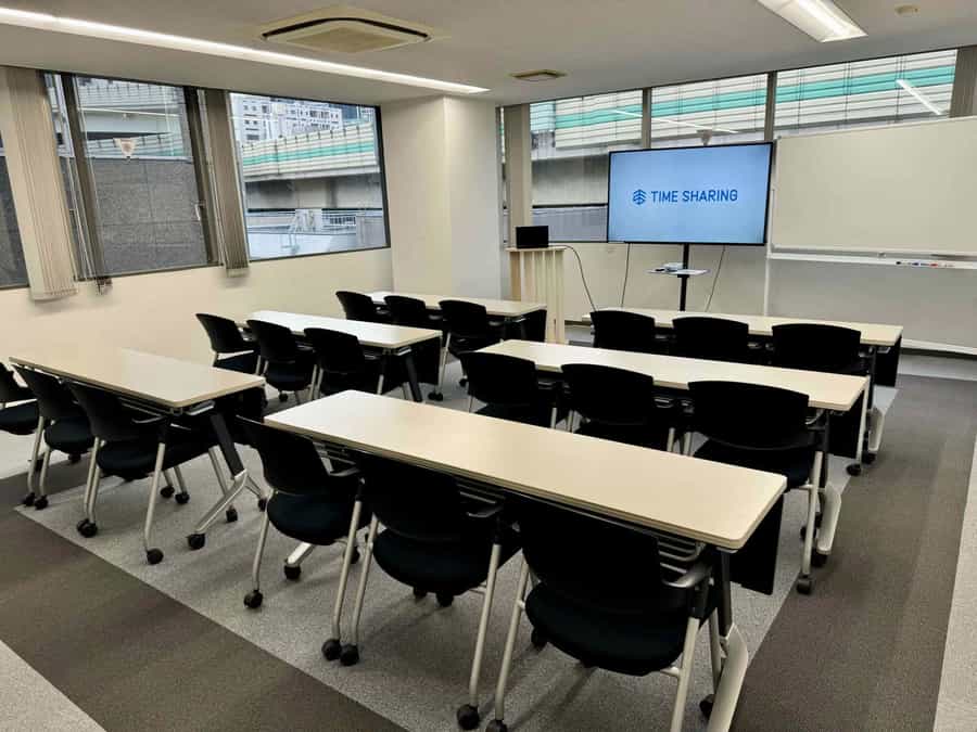 【司会台、モニター、ホワイトボードも無料でご利用いただけます】 - TIME SHARING 水天宮前 箱崎リージェントビル 5Aの写真
