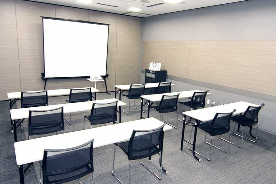 【20~40名規模のセミナーや会議、会社説明会におすすめです。音響・映像機器のご利用もできます。】 - EBiS303 カンファレンススペース Eの写真