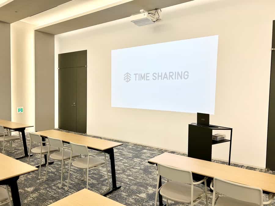 【延長コードやマイクなどの備品は、司会台に設置しております】 - TIME SHARING 勝どき 晴海トリトン X棟 Conference RoomⅠの写真