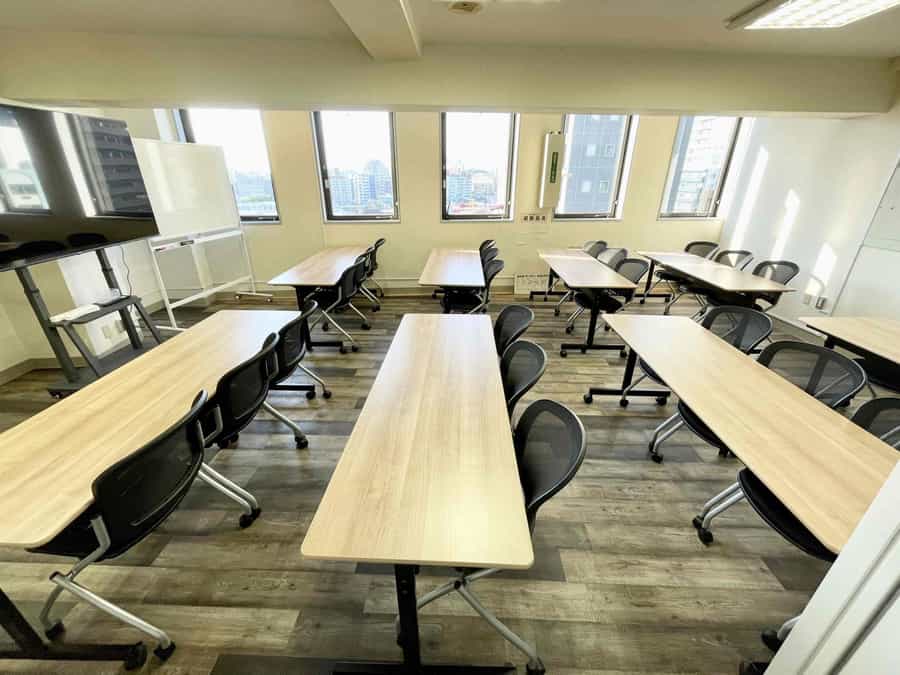【窓からの景色が開放的な会議室です】 - TIME SHARING 四谷8Aの写真