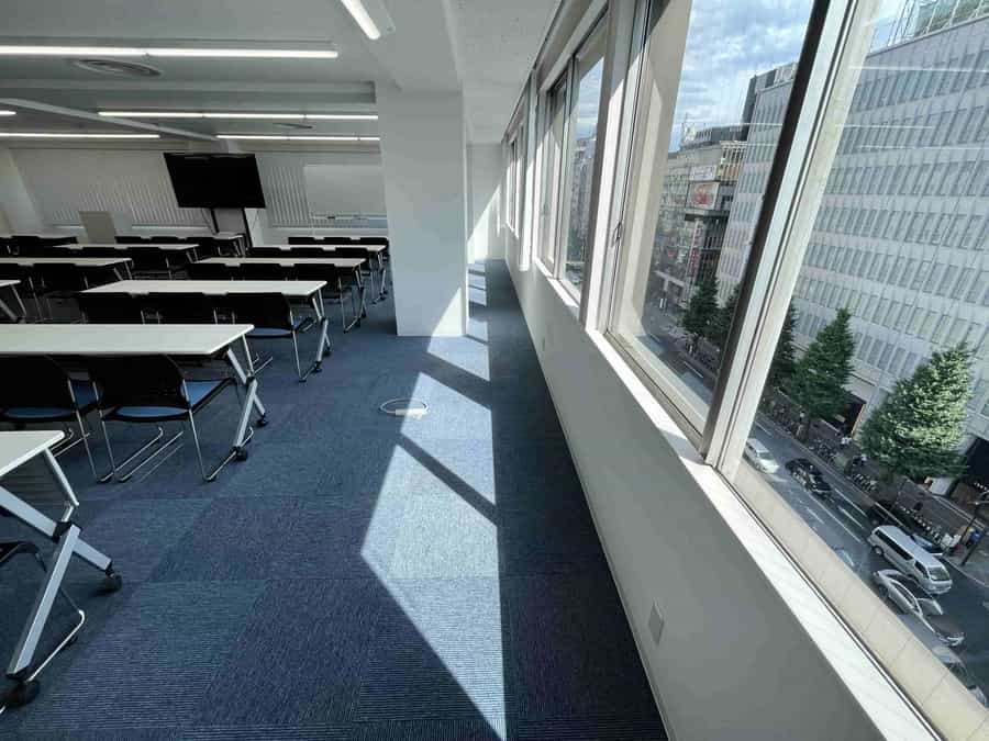 【晴天時には窓際に自然光が入ります/14時ごろ撮影】 - TIME SHARING 新宿8Aの写真