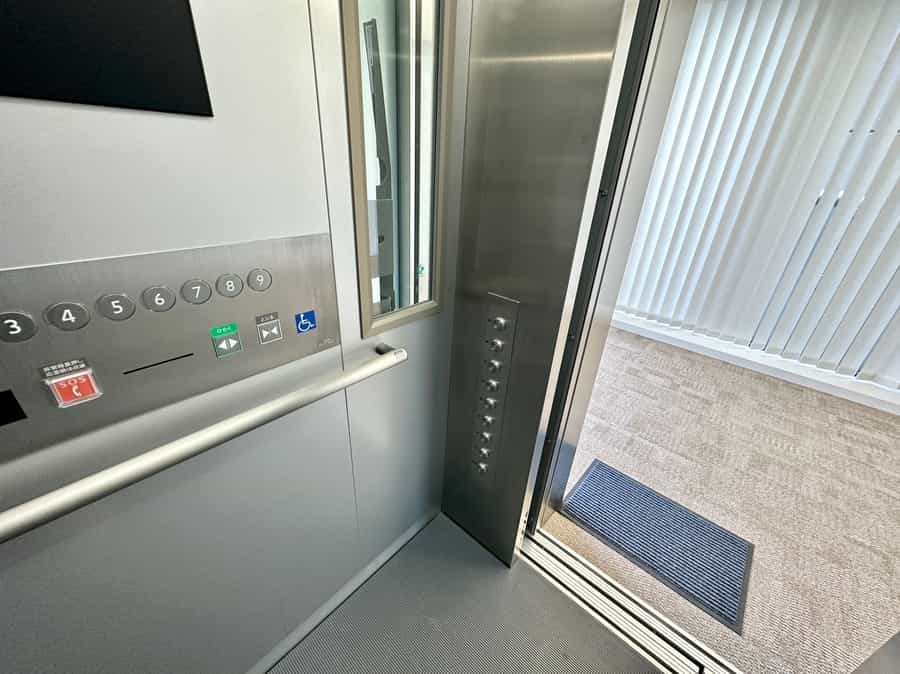 【エレベーターの内側にある停止/不停止操作を、予約完了メールに記載した方法で行っていただきます】 - TIME SHARING 茅場町 FF日本橋茅場町ビル4Fの写真