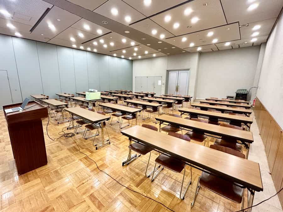 【最大180名着席可能】- 東京YWCA(御茶ノ水)カフマンホール -