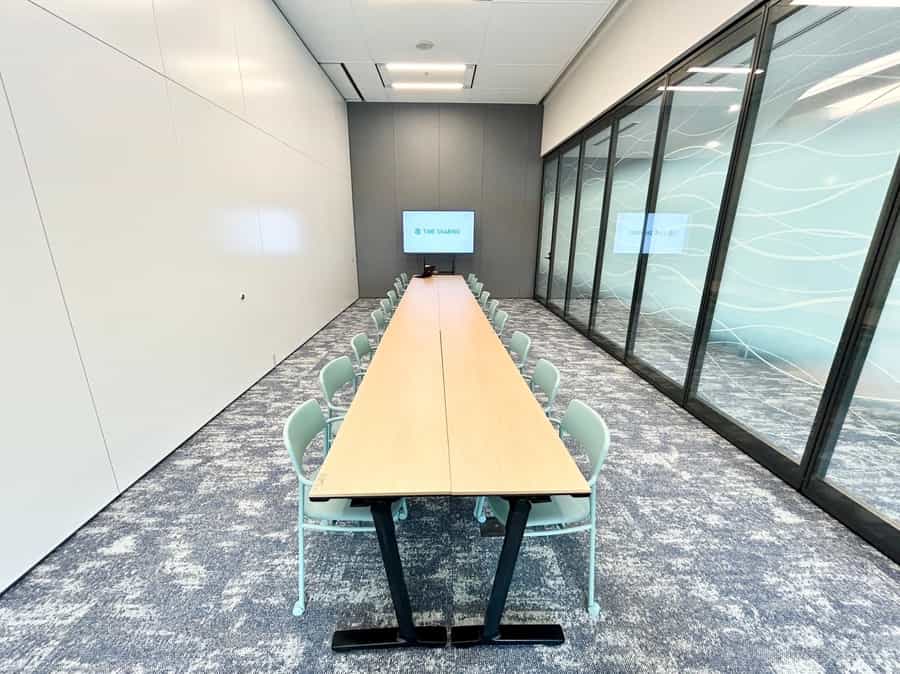 【延長コードは、モニター台に設置しております】 - TIME SHARING 勝どき 晴海トリトン X棟 Conference RoomⅢの写真