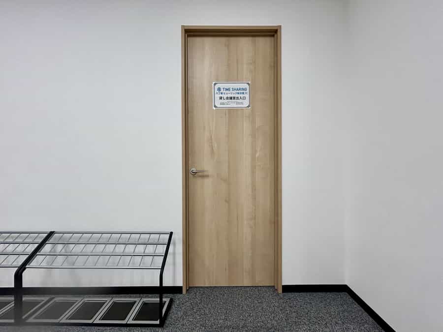 【7Cは共用部左側の扉になります】- TIME SHARING 京橋 SC新京橋ビル 7Cの写真