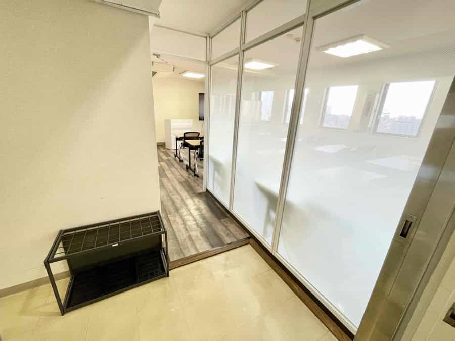 【8階共用扉の電子錠を開錠し、中にお入りください。※会議室に鍵はありません】 - TIME SHARING 四谷8Bの写真