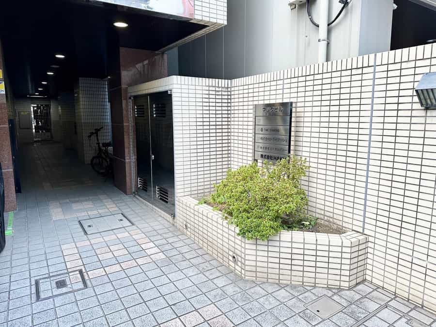【ビル入り口】 - TIME SHARING 御徒町 マツダビル4Fの写真