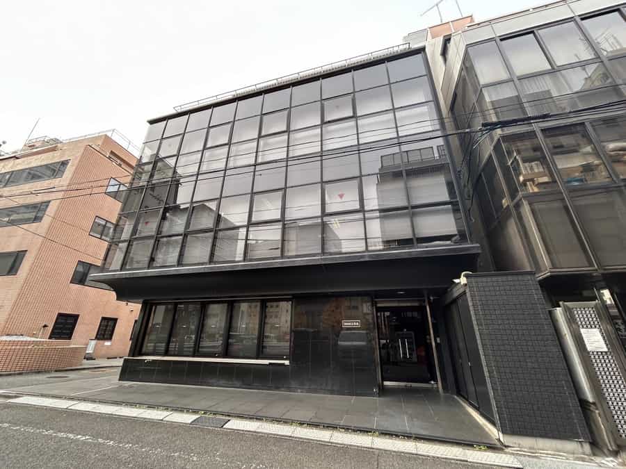 【ビル外観～水道橋駅からの外観～】- TIME SHARING 水道橋 タナカビル 3F の写真