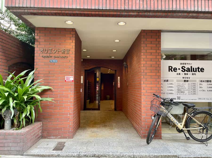 【建物1階の向かって左側の通路から奥にお進みください】 - TIME SHARING 新宿御苑前 オリエント新宿1001の写真