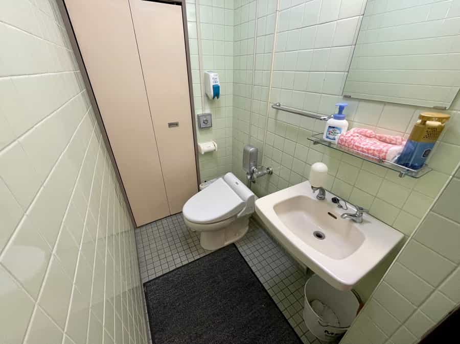 【会議室内:男女共用トイレ(個室×1)】 - TIME SHARING 田町赤羽橋 8Aの写真