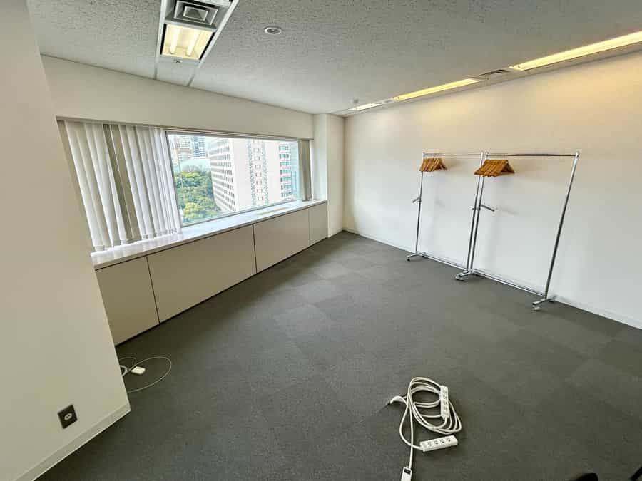 【会議室後方は広いスペースがあるため、荷物置き場としてご活用いただけます】