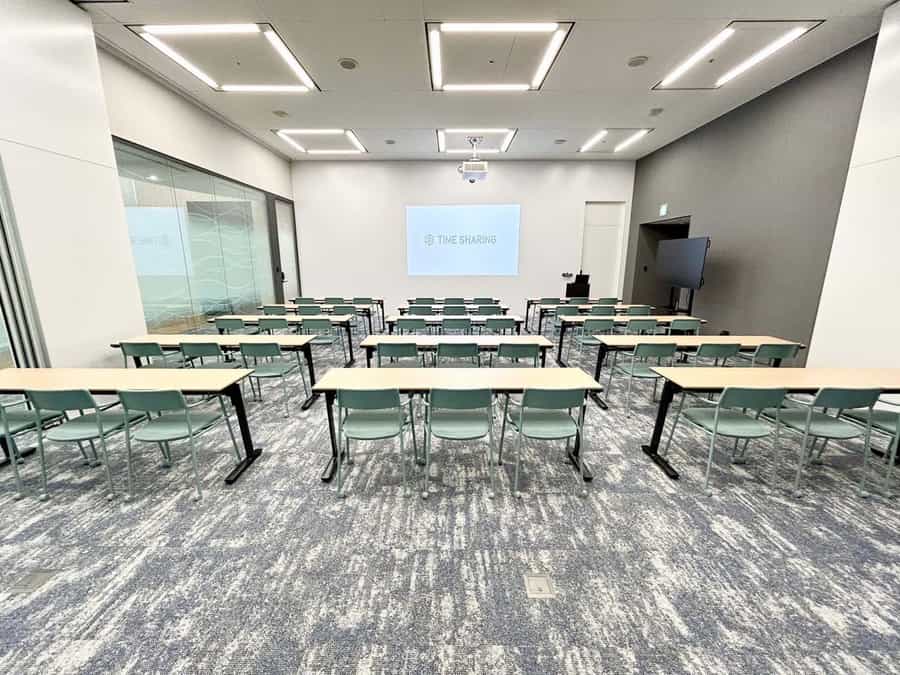 【パーテーションはお客様ご自身で開閉していただきます。 パーテーションの開閉作業に時間を要するため、レイアウト変更オプションのお申し込みをオススメいたします!】 - TIME SHARING 勝どき 晴海トリトン X棟 Conference RoomⅡ+Ⅲの写真