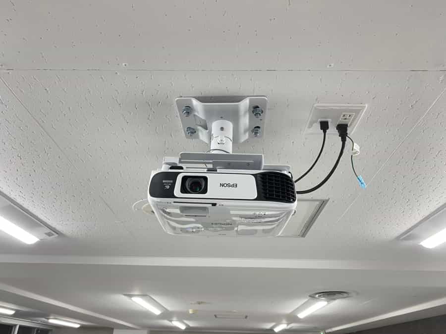 プロジェクター（有料備品・1台） - TIME SHARING 渋谷ワールド宇田川ビル7Bの写真