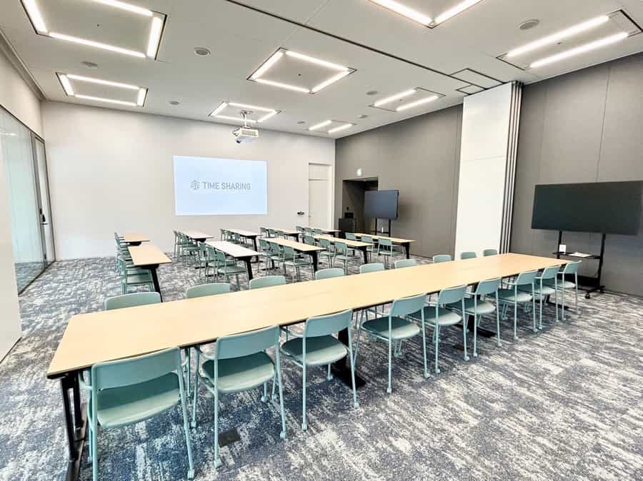 【パーテーションはお客様ご自身で開閉していただきます。 パーテーションの開閉作業に時間を要するため、レイアウト変更オプションのお申し込みをオススメいたします!】 - TIME SHARING 勝どき 晴海トリトンX棟Conference RoomⅡ+Ⅲ+ラウンジの写真