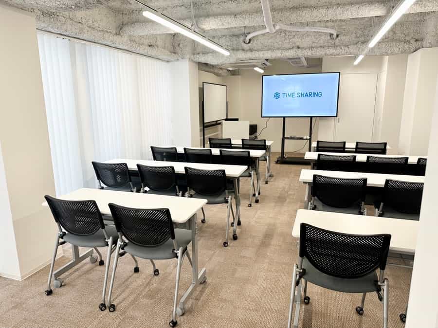 【司会台・モニター・ホワイトボードを無料でお使いいただけます】 - TIME SHARING 茅場町 FF日本橋茅場町ビル4Fの写真