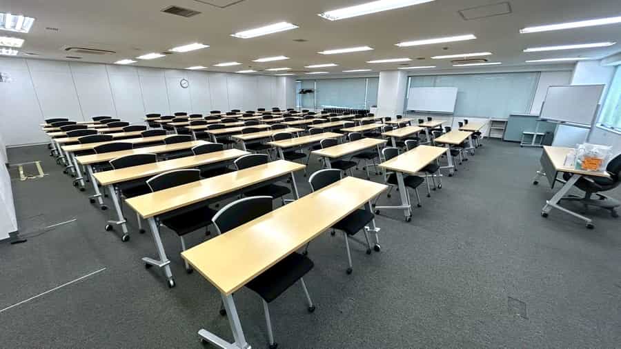 【水道橋駅から徒歩6分!好立地な会議室です!】