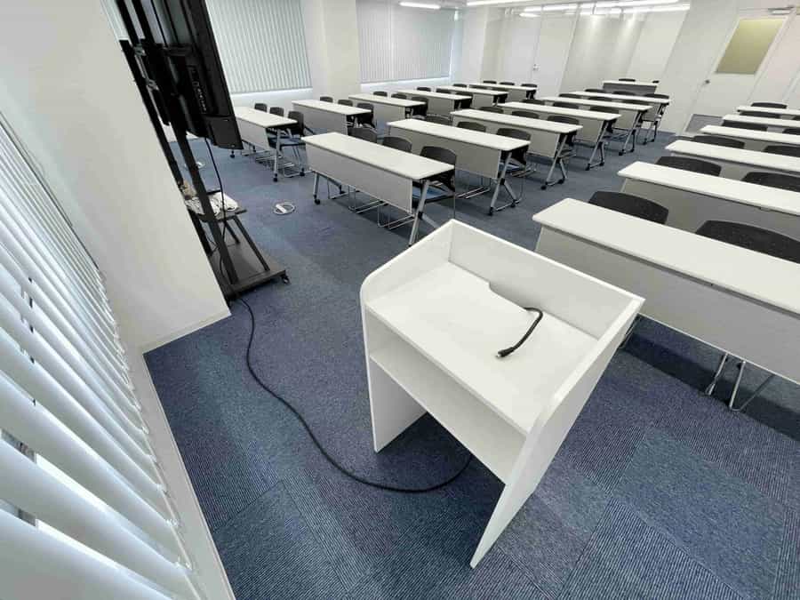 【HDMIケーブルはモニターと接続済みです。ケーブルとPCを接続すれば簡単に接続出来ます。】 - TIME SHARING 新宿8Aの写真