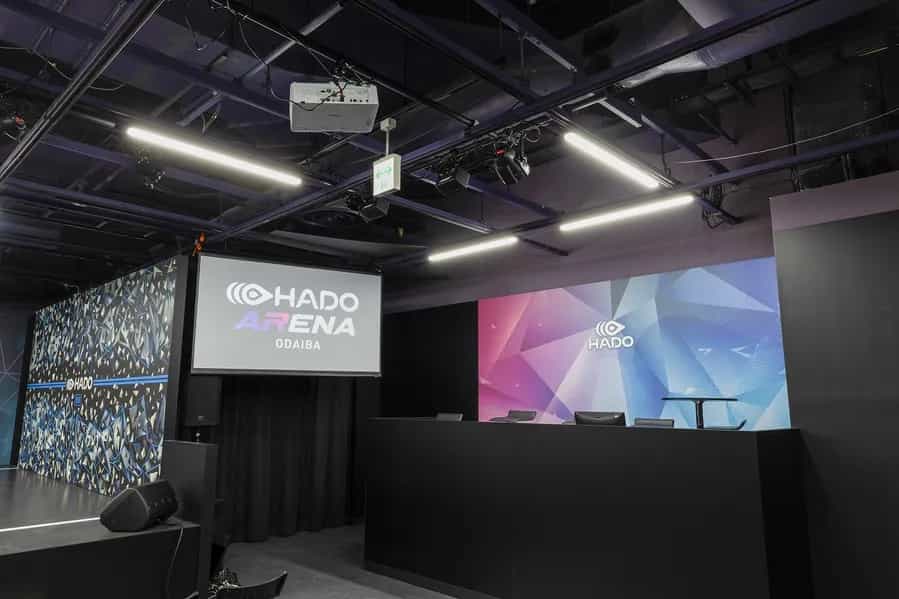 イベント時のMCブース-HADO ARENA お台場 グランドステージ-