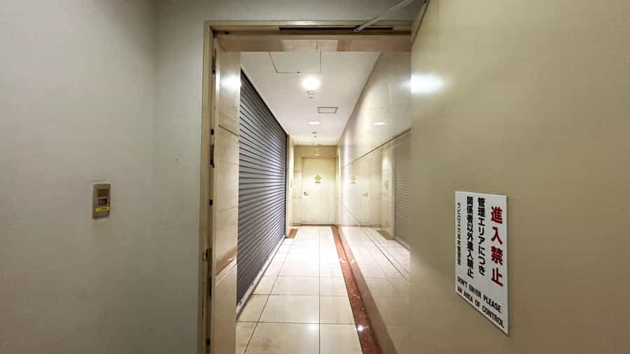 【道なりにお戻りください】