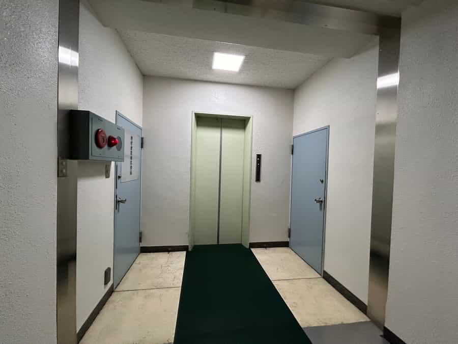 【エレベーターで2階までお上がりください】 - TIME SHARING 日本橋千代田会館 2Aの写真