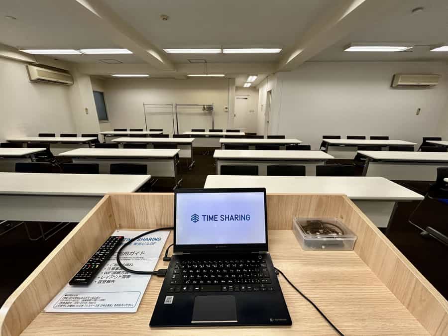 【司会台も大きいので広々と使用できます】 - TIME SHARING 新宿御苑 東弥ビル5Fの写真