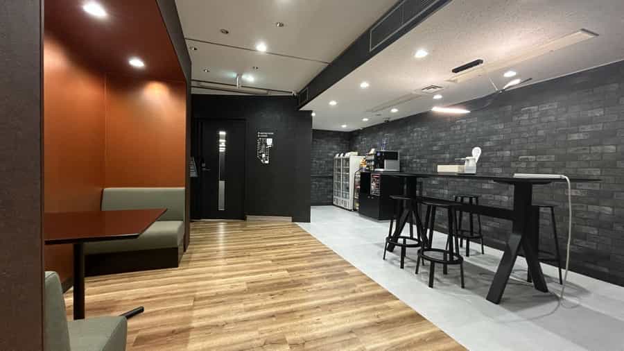 入館方法⑥【共用部をお進みください】
