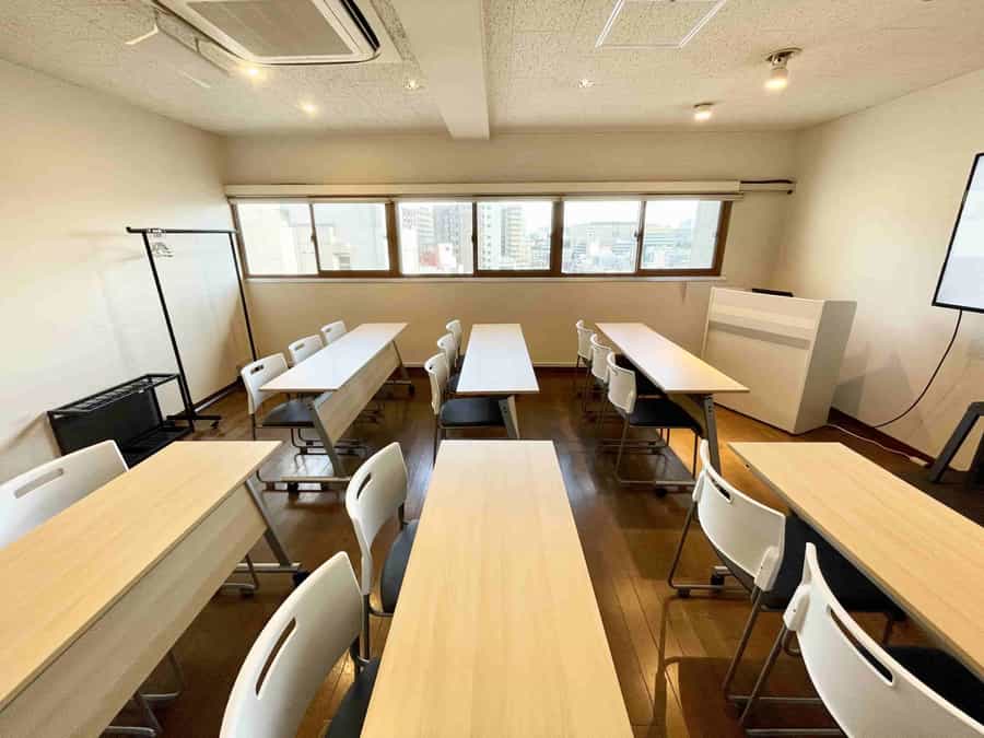 【窓からの景色が開放的な会議室です】 - TIME SHARING 四谷8Cの写真