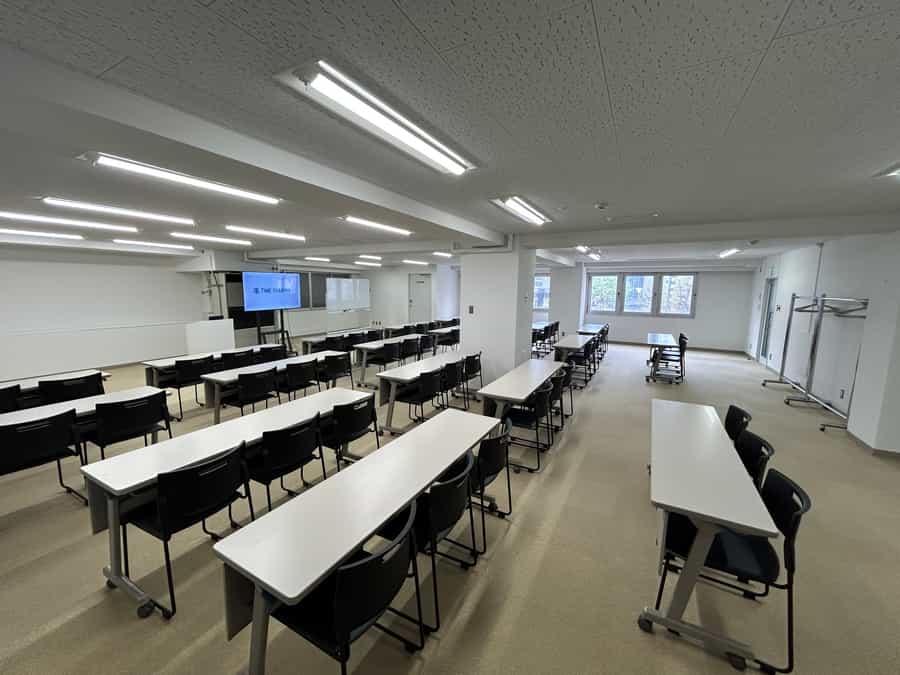 【スクール形式60名着席可能！】- TIME SHARING 池袋 吉大ビル 3F