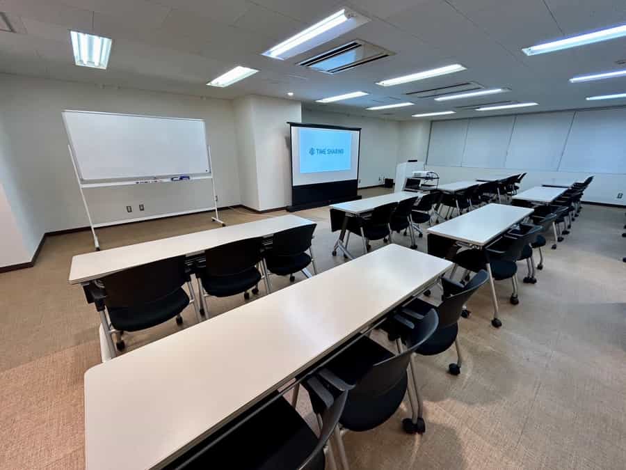 【司会台、モニター、ホワイトボードも無料でお使いいただけます。】 - TIME SHARING 渋谷東口 渋谷TRビル2Fの写真