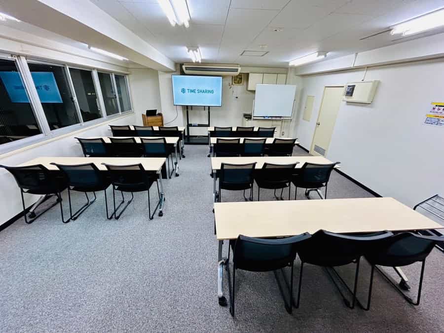 【司会台、モニター、ホワイトボードも無料でお使いいただけます。】 - TIME SHARING 日本橋千代田会館 2Aの写真