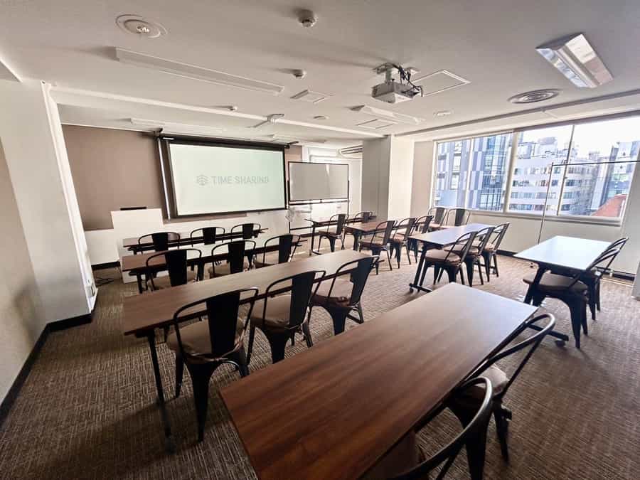 【セミナー形式で21名着席可能】 - TIME SHARING 渋谷ワールド宇田川ビル7Aの写真