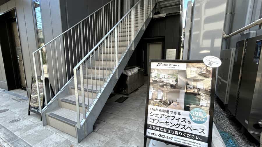 【MID POINTはビル右側のエレベーターよりお上がりください】