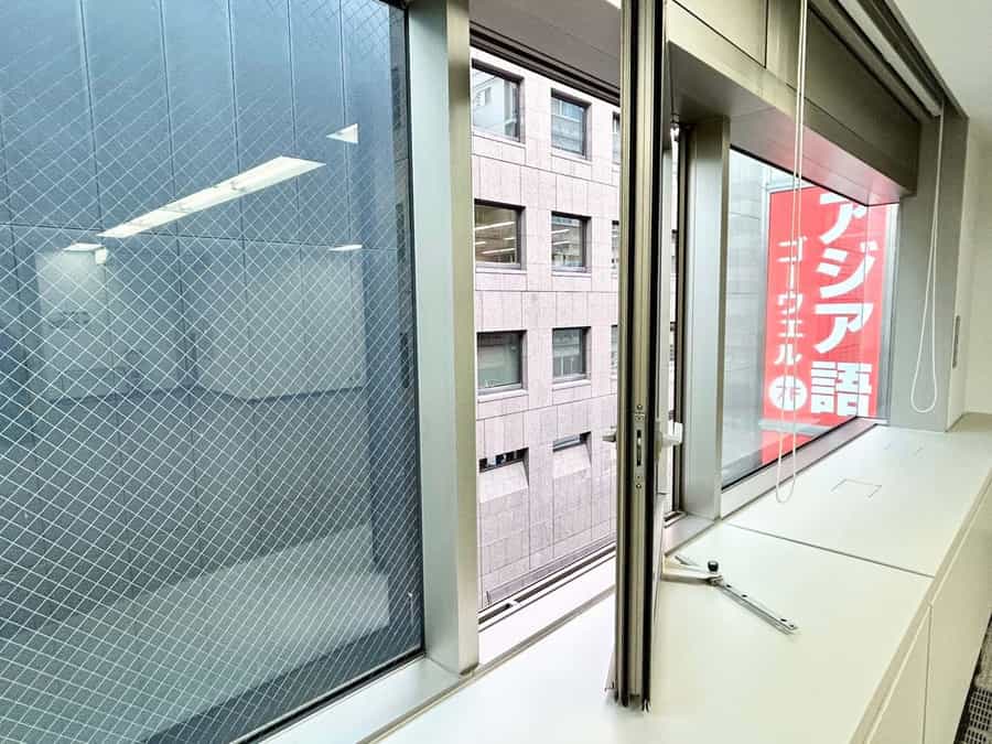 【窓を開けて換気可能です】 - TIME SHARING 銀座三丁目ビルディング5Fの写真