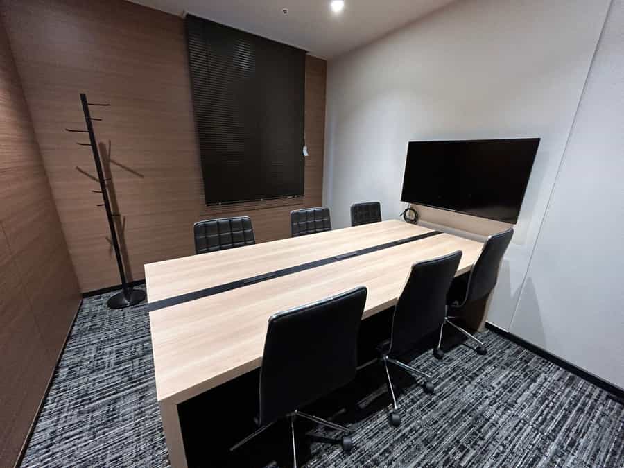 【モニター使用時はブラインドを下して利用することも可能です】 - EDGE名駅 Meeting Room 1の写真
